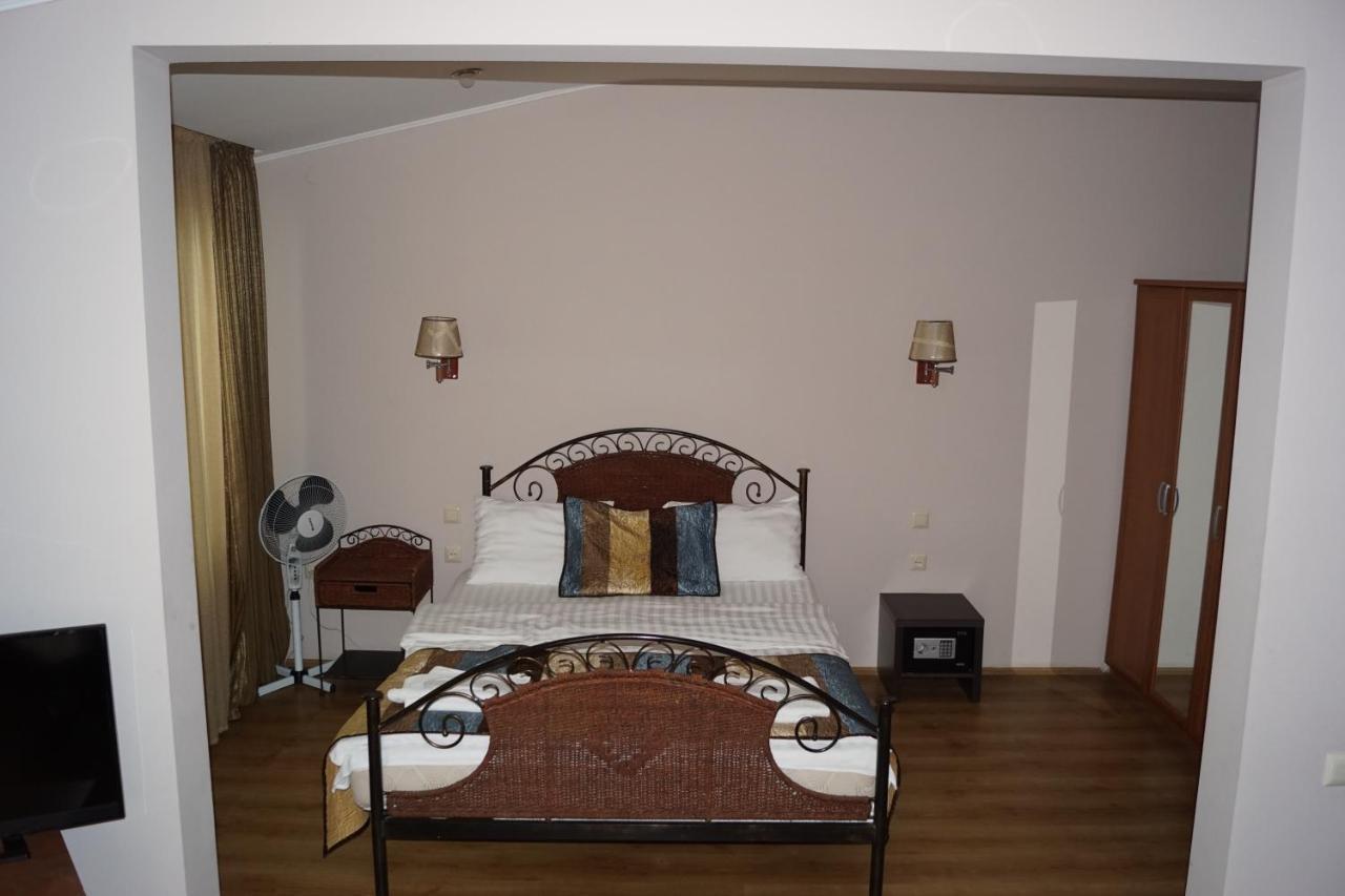 Iar Hotel Batumi Eksteriør bilde