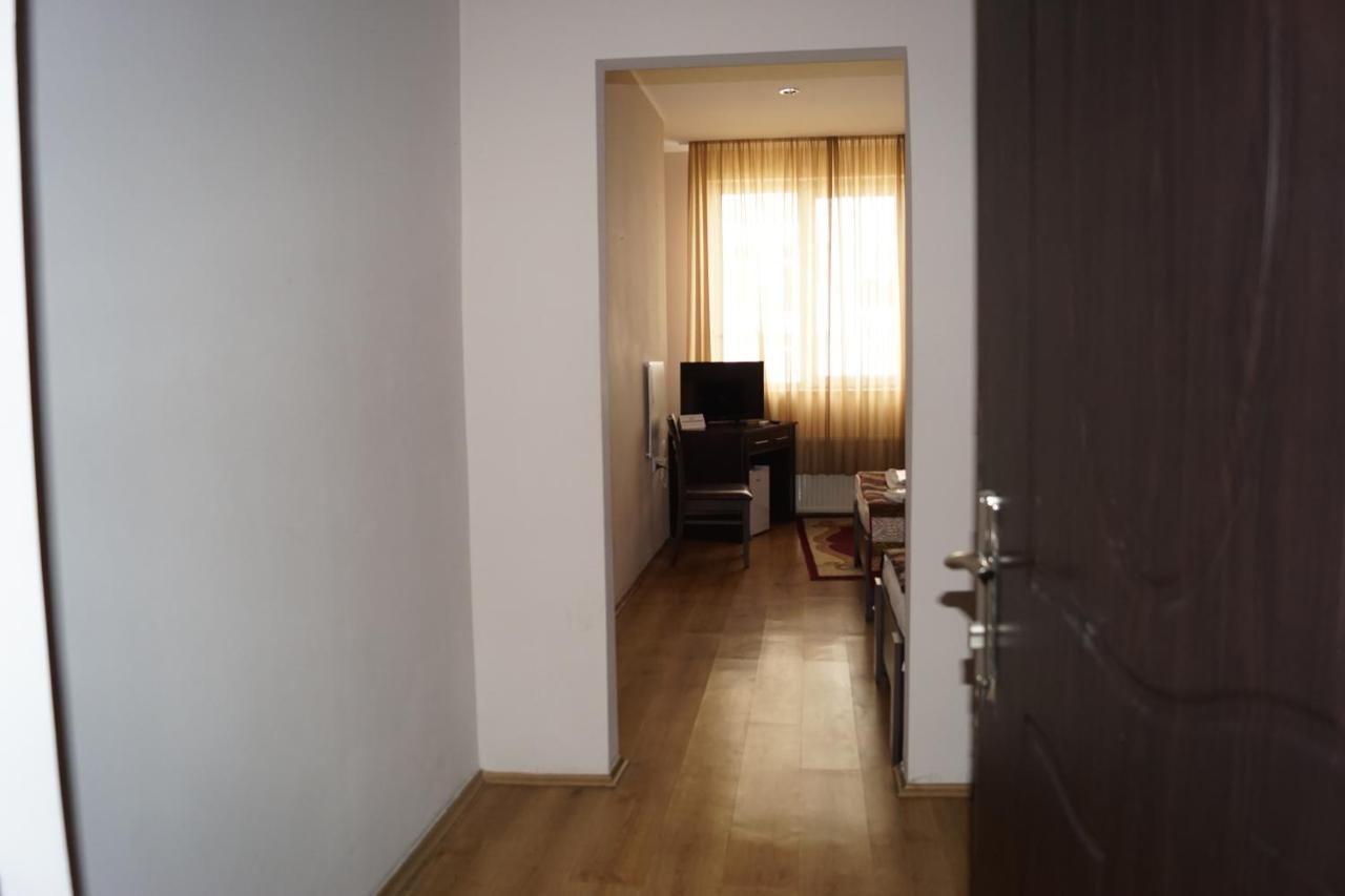 Iar Hotel Batumi Eksteriør bilde