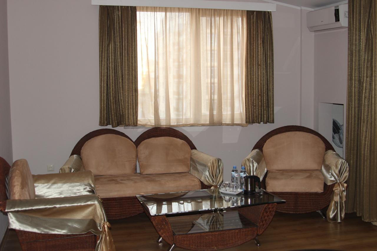 Iar Hotel Batumi Eksteriør bilde