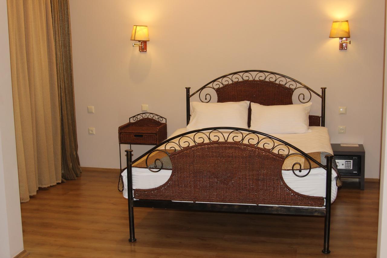 Iar Hotel Batumi Eksteriør bilde
