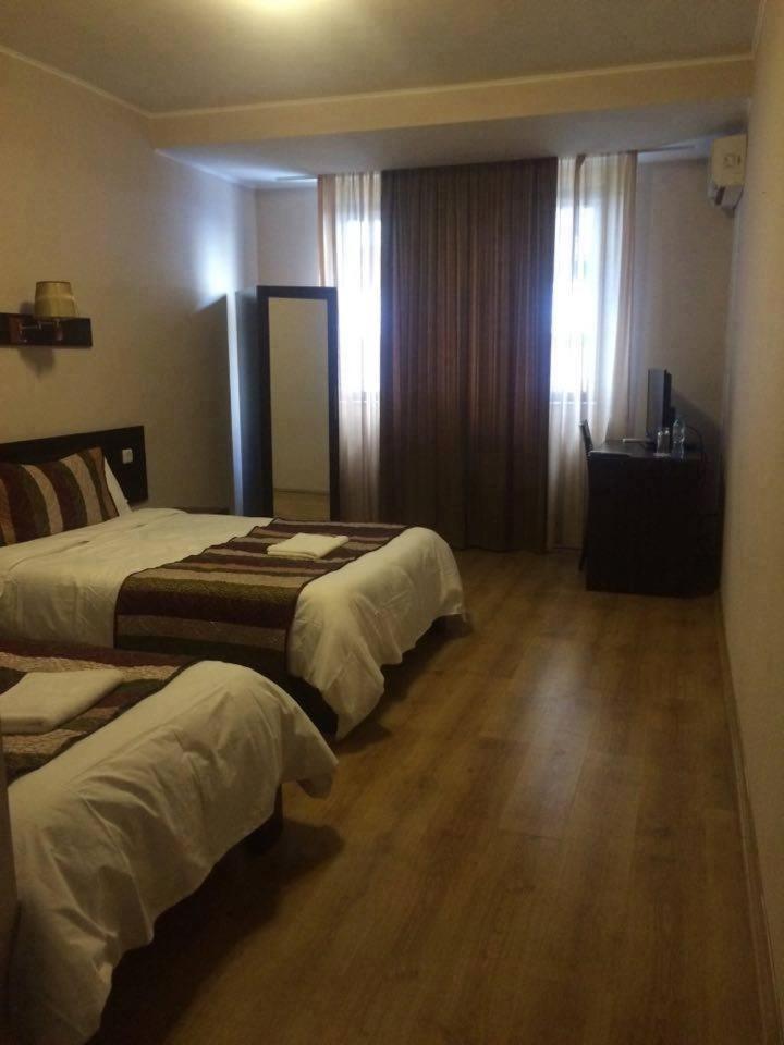 Iar Hotel Batumi Eksteriør bilde