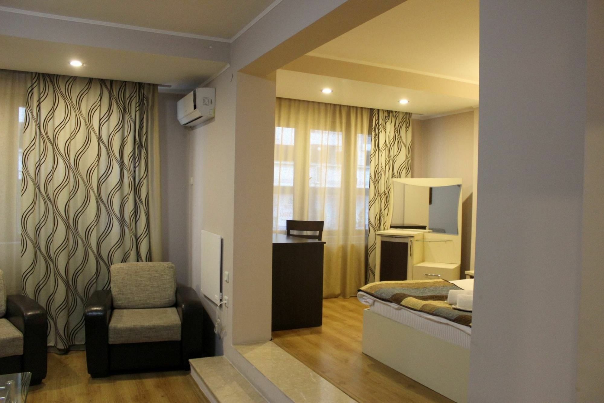 Iar Hotel Batumi Eksteriør bilde